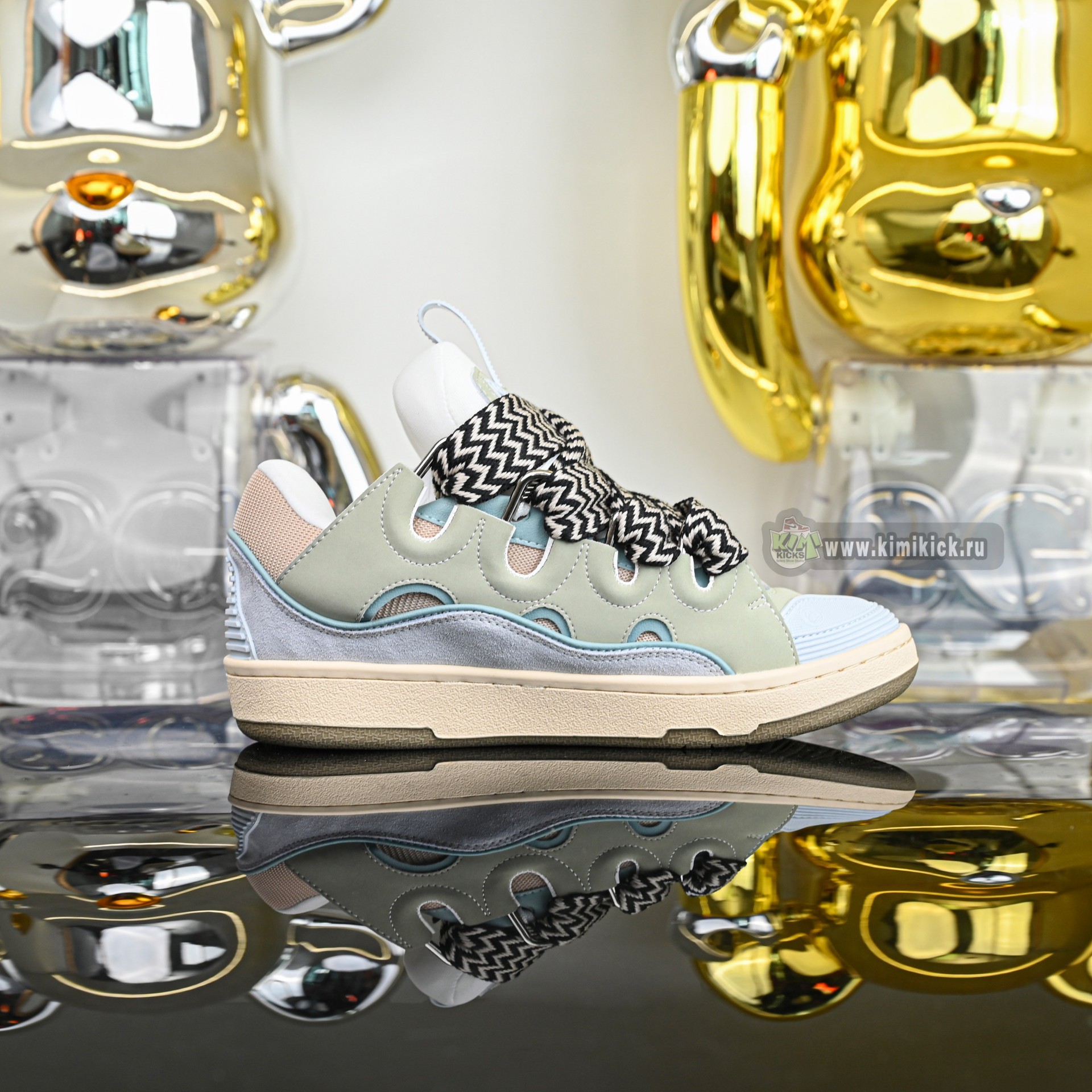 Lanvin  Curb