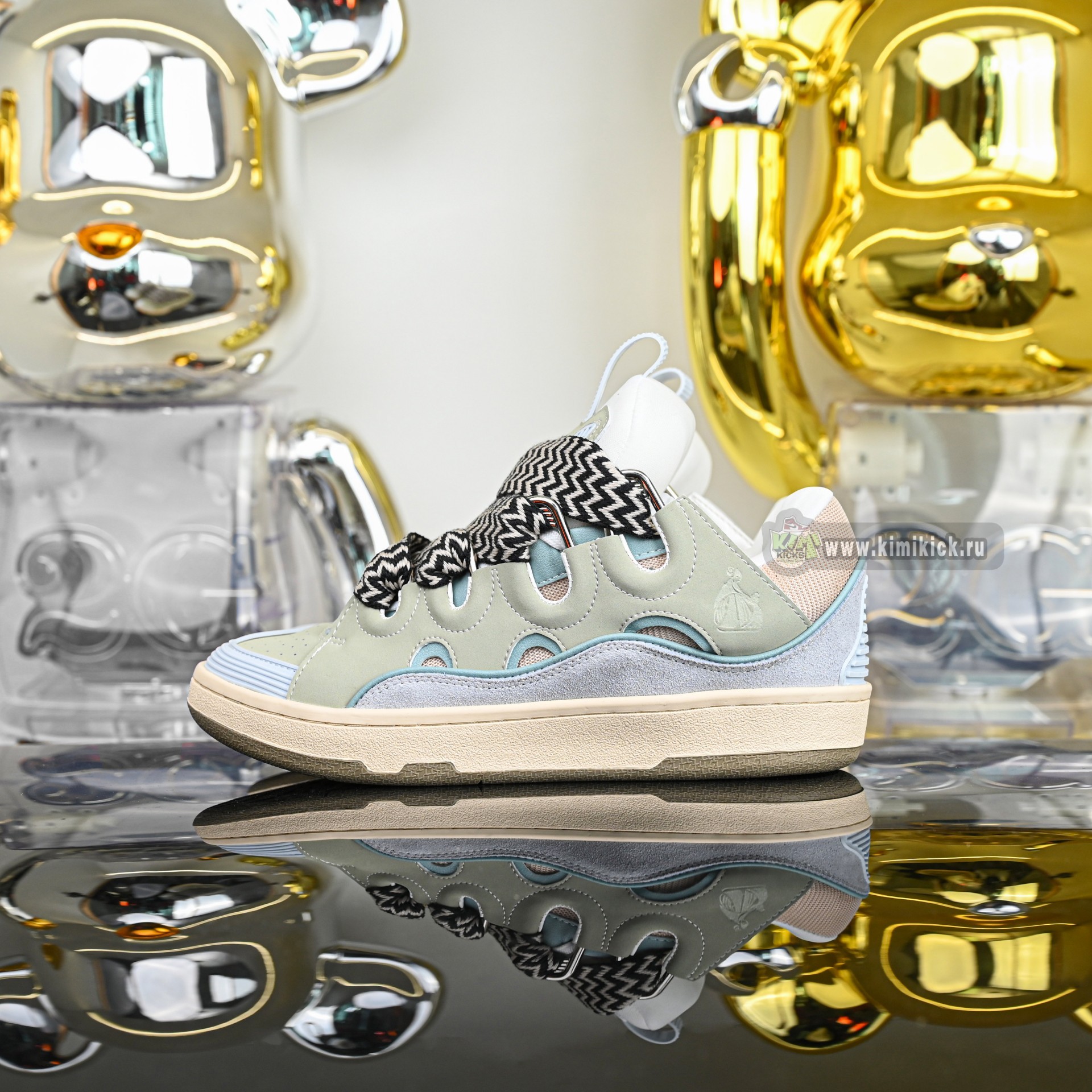 Lanvin  Curb