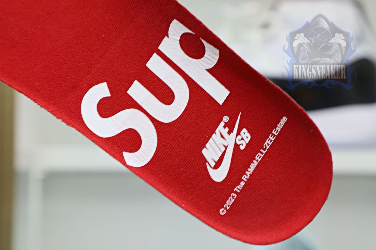 Supreme xNike SB DunkLow