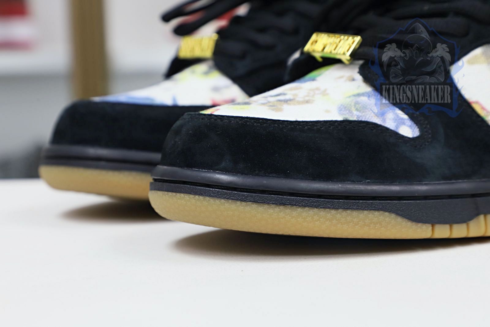 Supreme xNike SB DunkLow