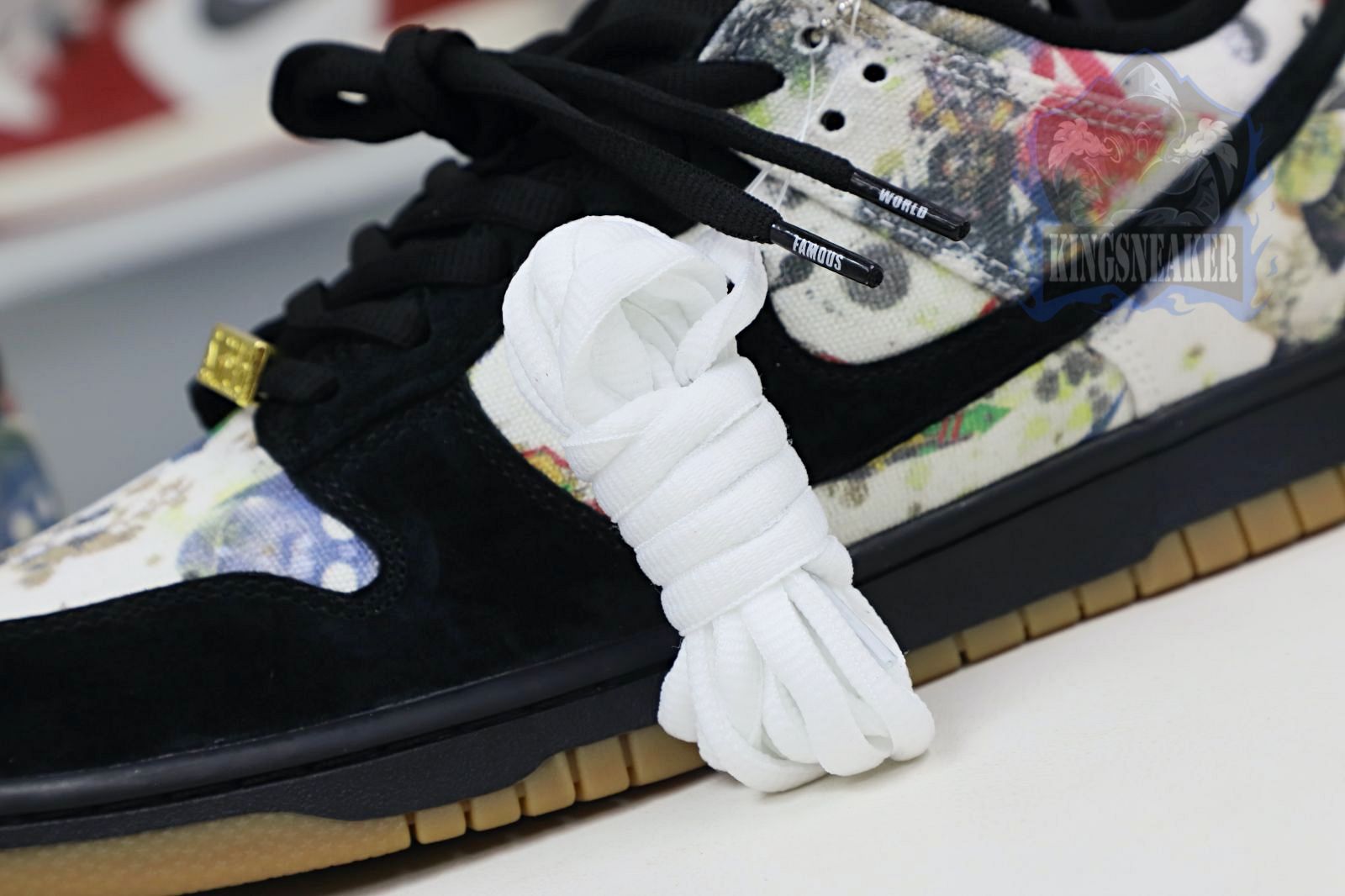 Supreme xNike SB DunkLow