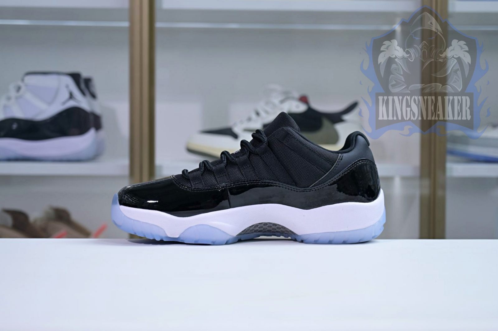 Air Jordan 11 Low 