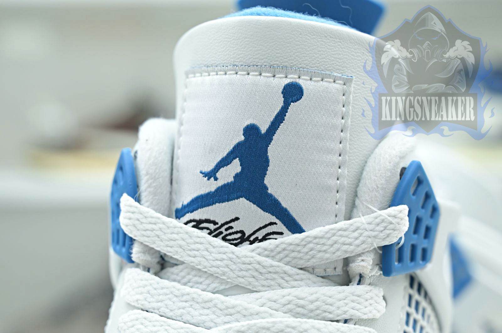 Air Jordan 4
