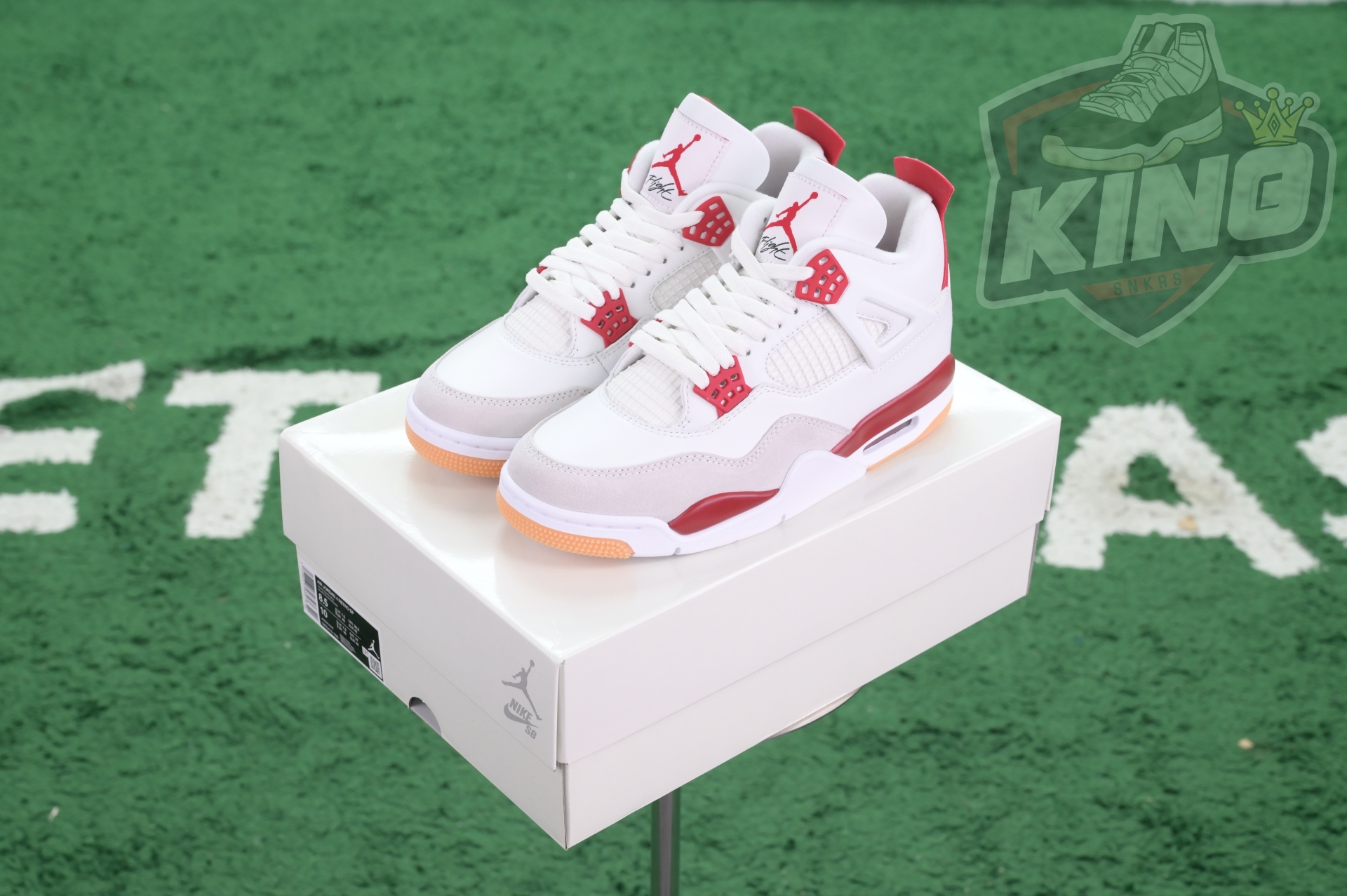 Nike SB x Jordan Air Jordan4“Varsity Red”