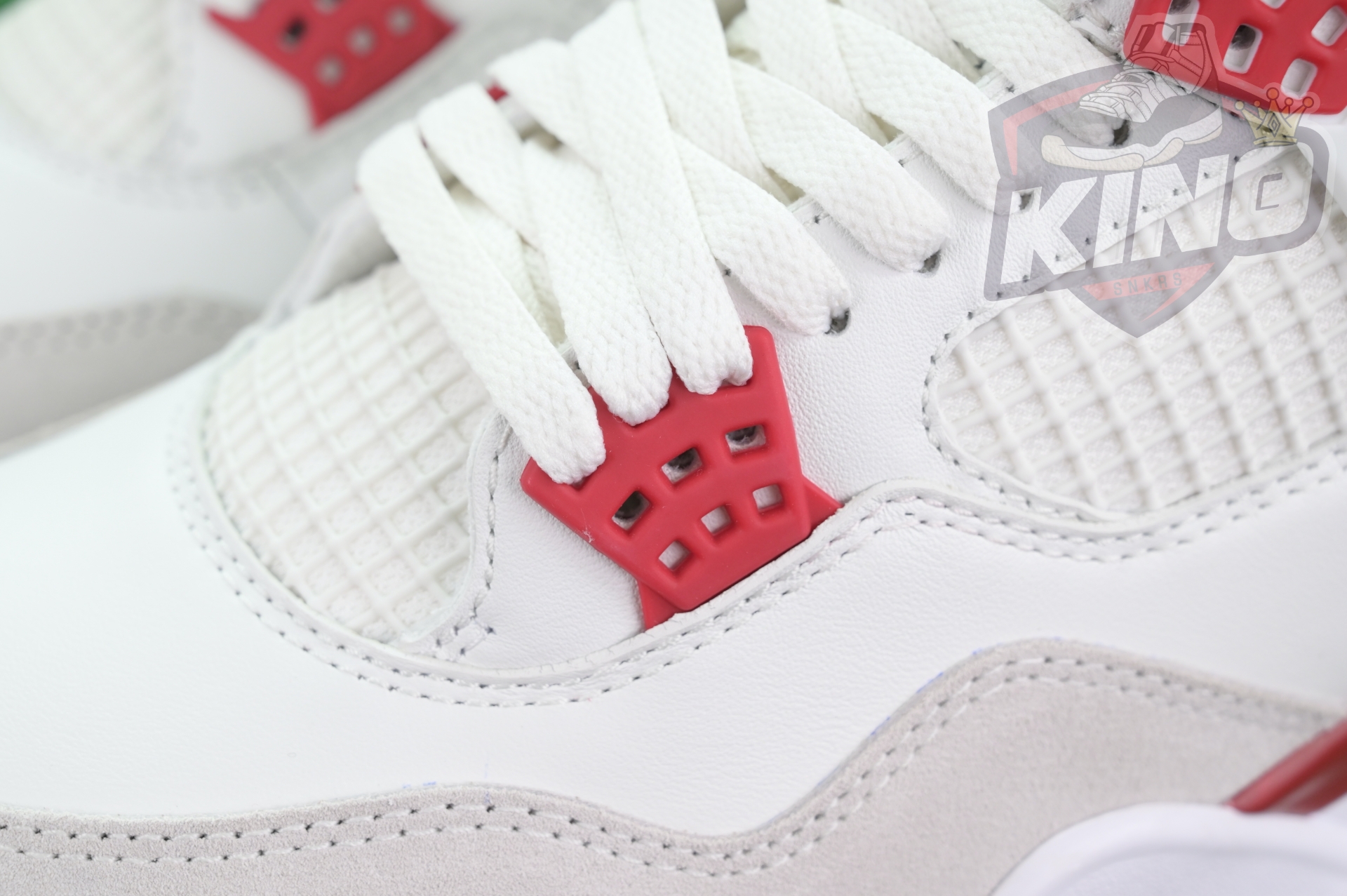 Nike SB x Jordan Air Jordan4“Varsity Red”