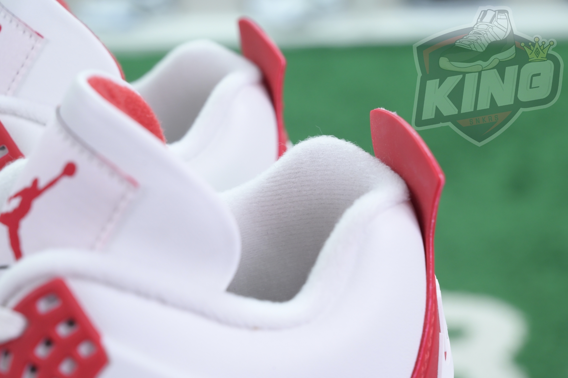 Nike SB x Jordan Air Jordan4“Varsity Red”