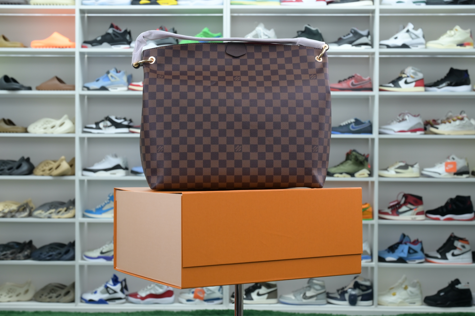 LOUIS VUITTON