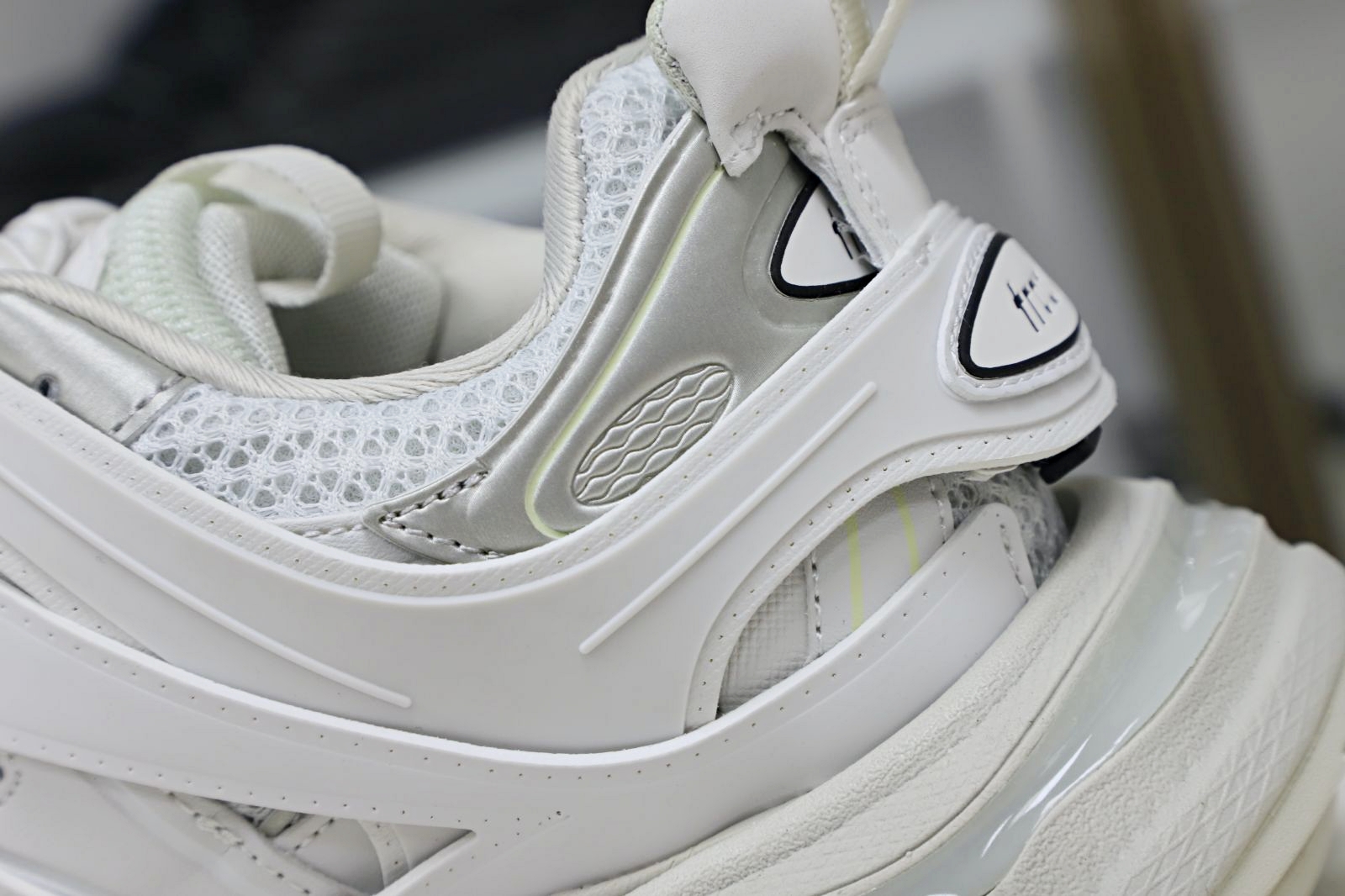 Balenciaga  Track（LED）