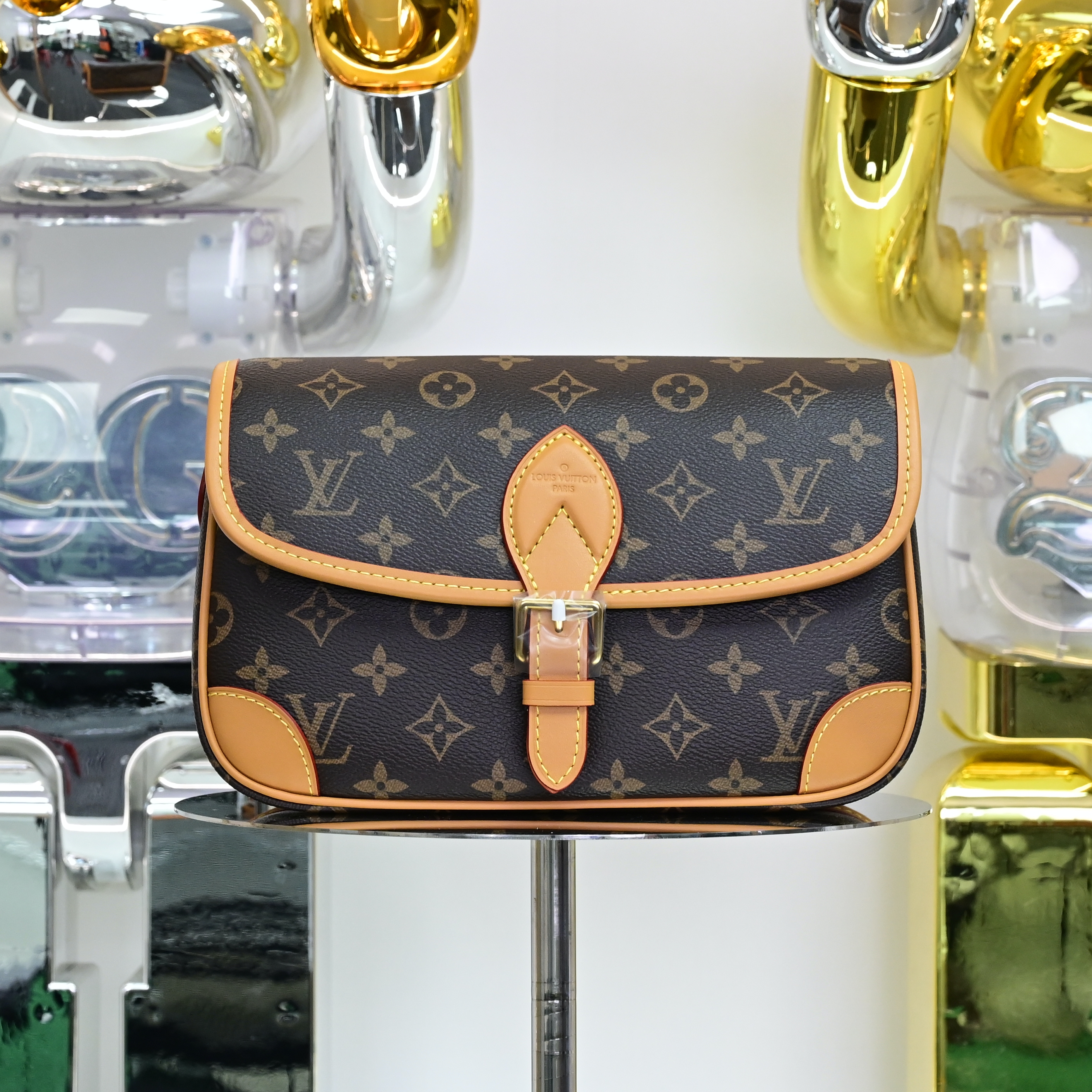 Louis Vuitton LV
