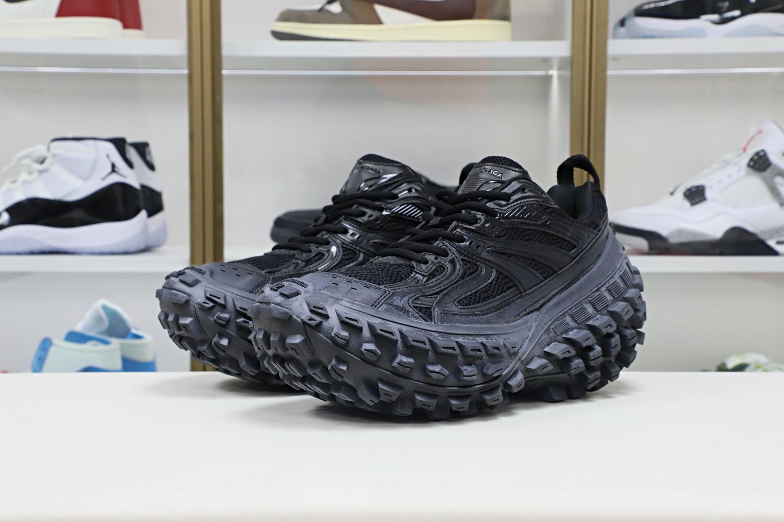 Balenciaga  Defender