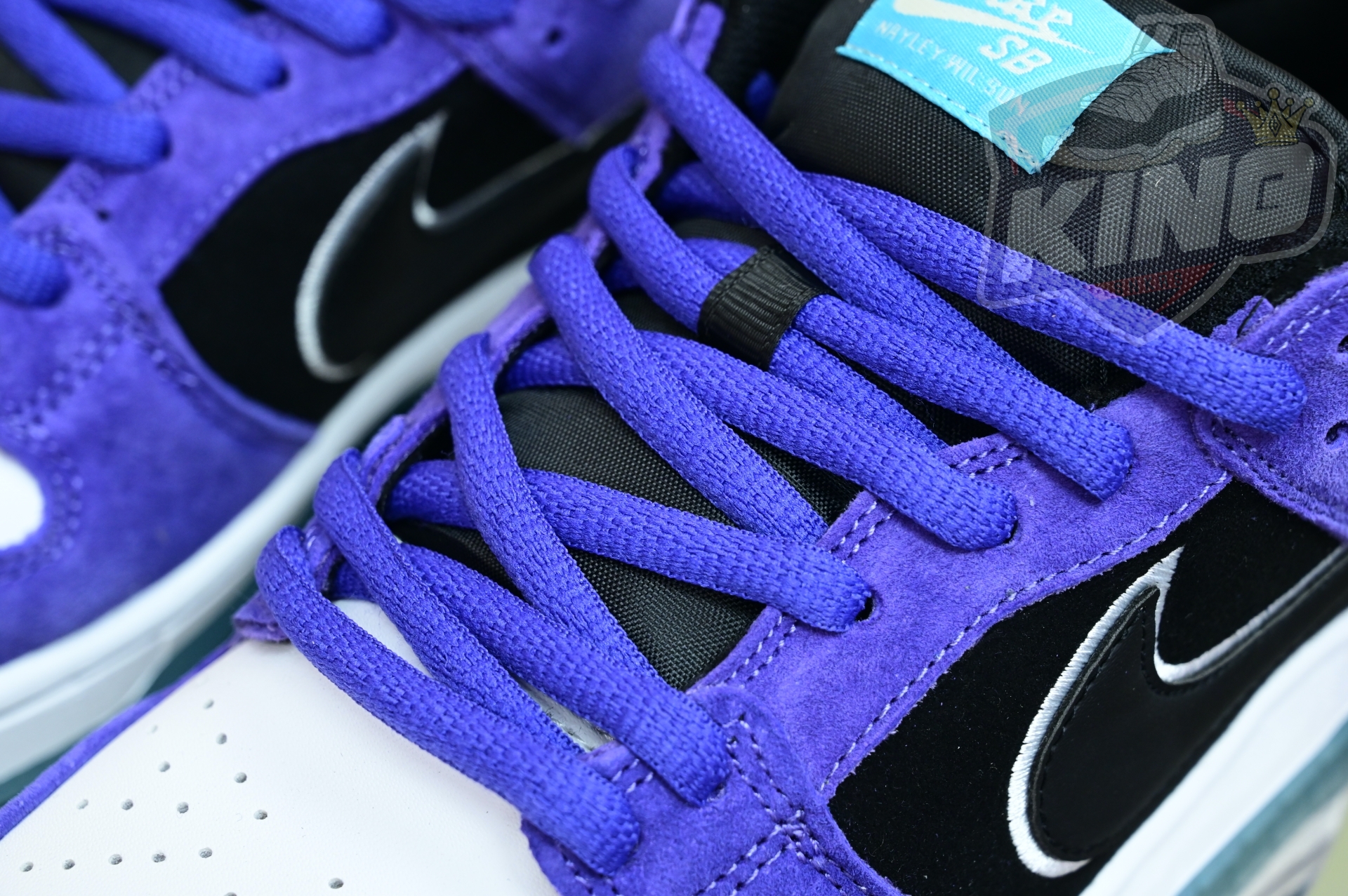 Hayley Wilson x Nike Dunk SB DUNK LOW PRO  HJ0513-500