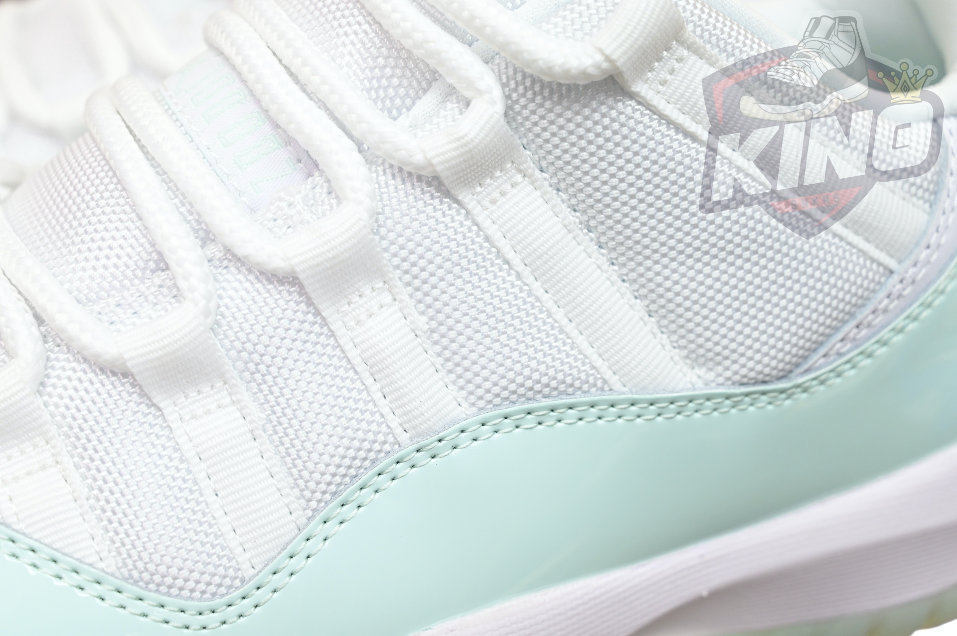 Air Jordan 11 LOW  AH7860-103