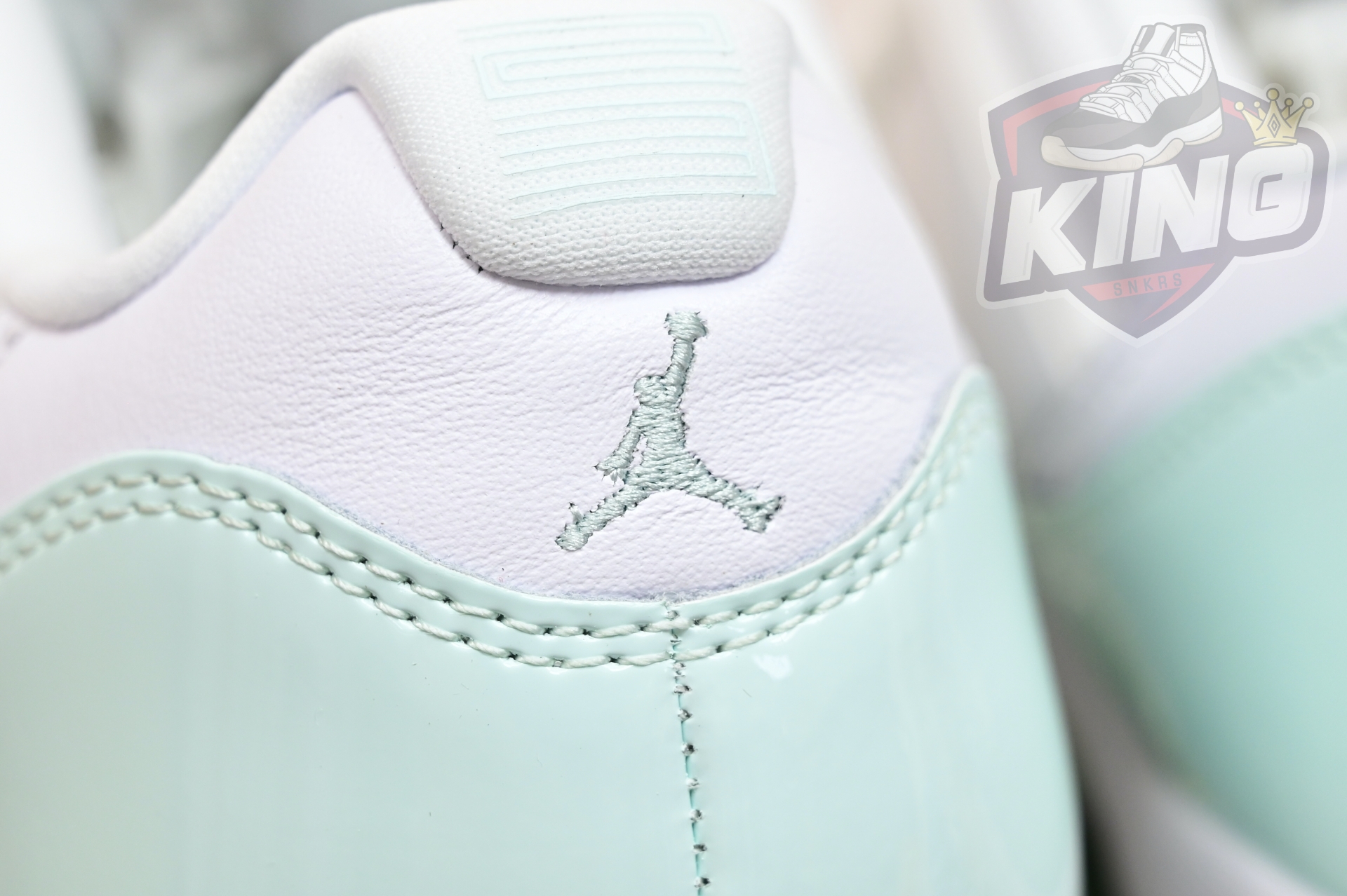 Air Jordan 11 LOW  AH7860-103