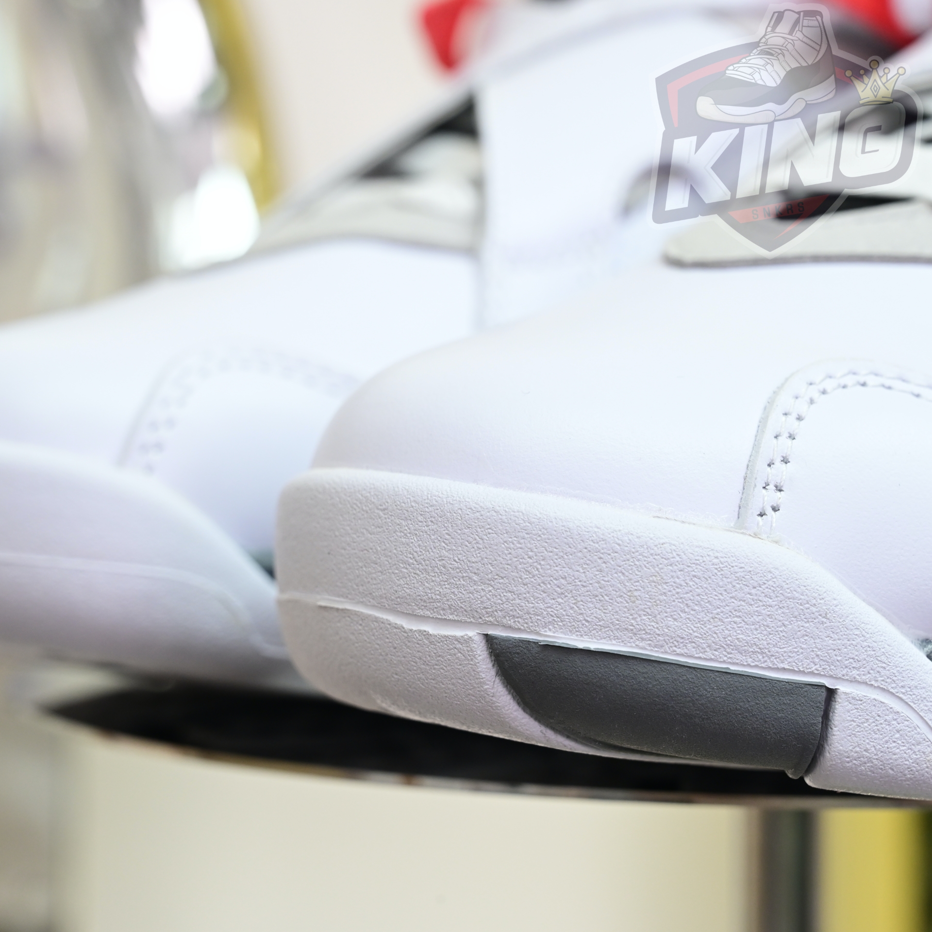 Air Jordan 8 Retro Bugs Bunny  305381-103