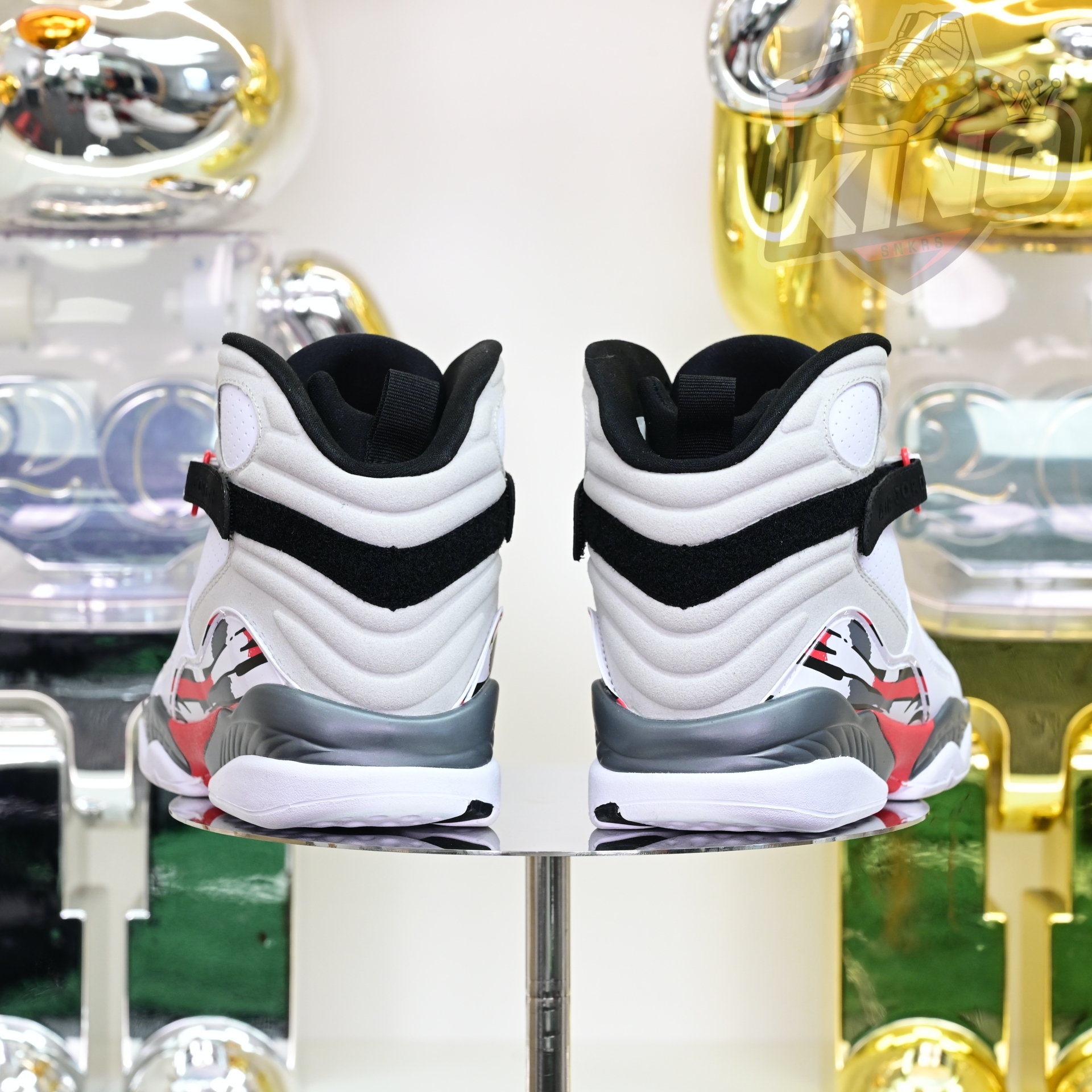 Air Jordan 8 Retro Bugs Bunny  305381-103
