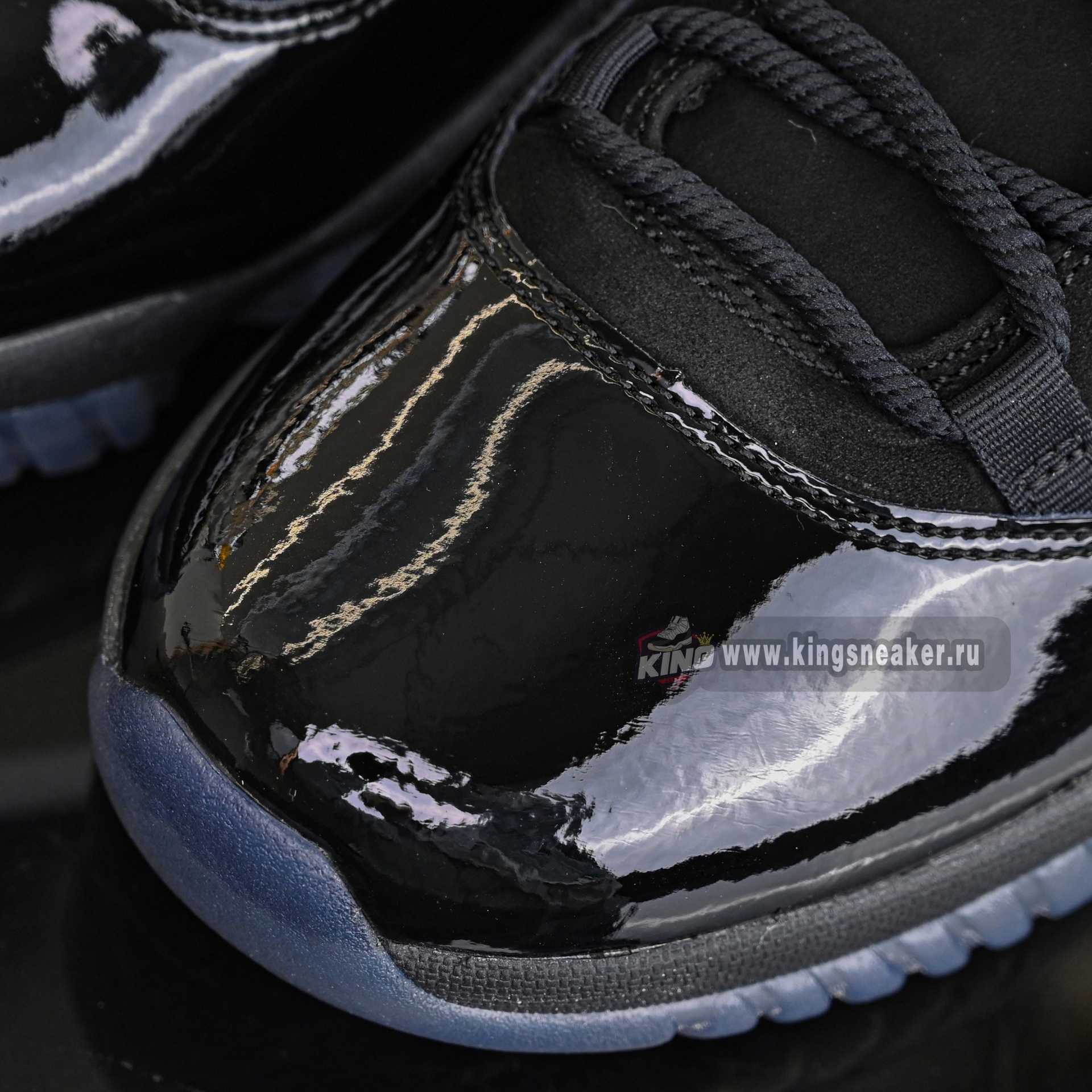 Air Jordan 11 retro cap and gown  378037-005