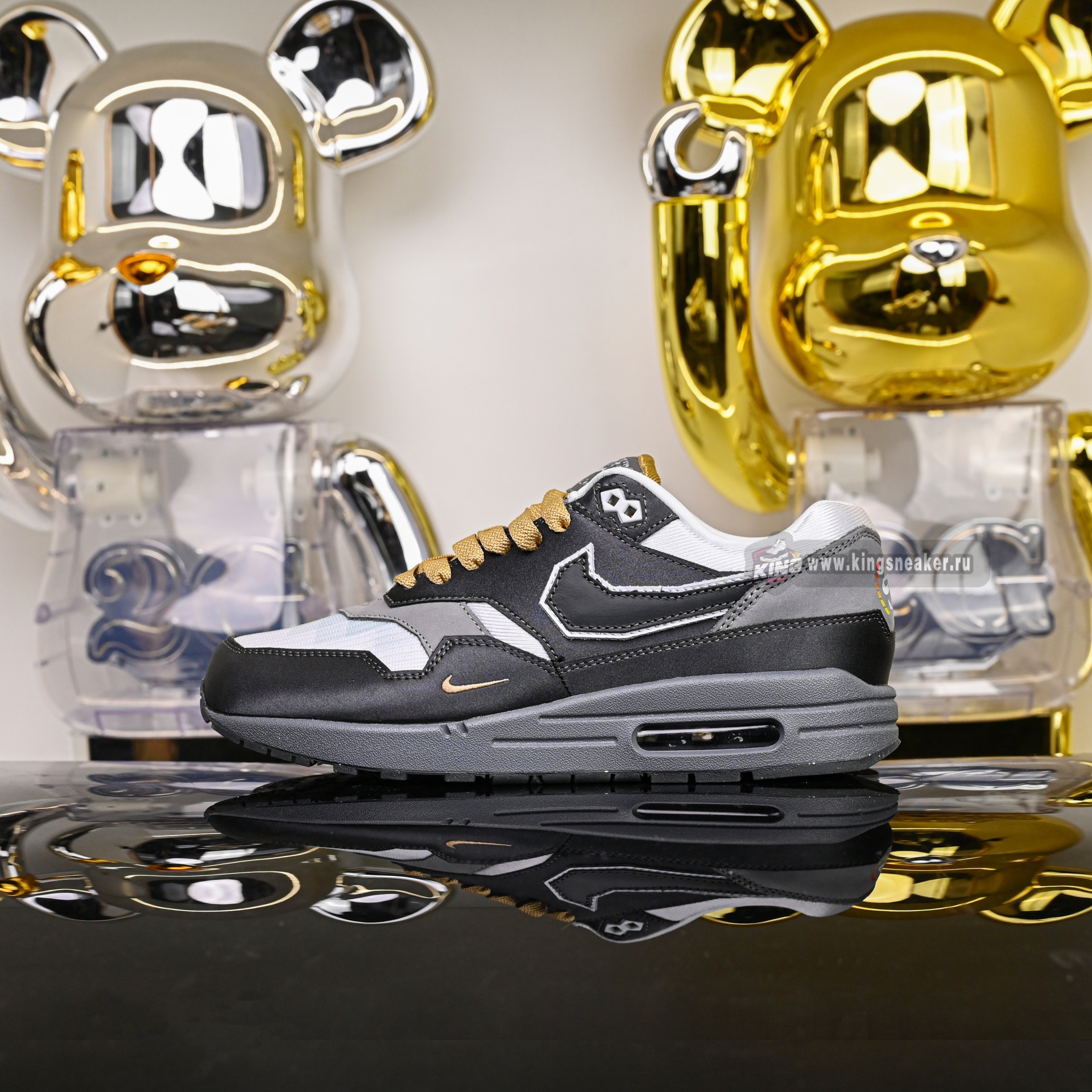 SWOOSH x Nike Air Max 1