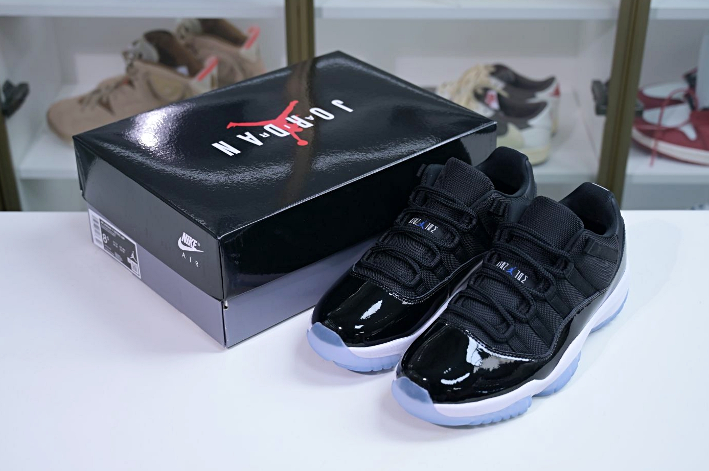 Air Jordan 11 Low 