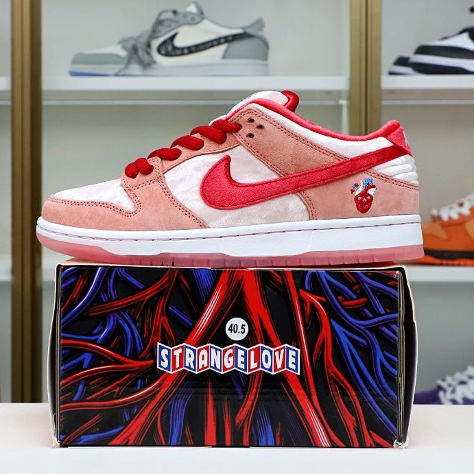 STRANGELOVE X DUNK LOW SB 'VALENTINE'S DAY'