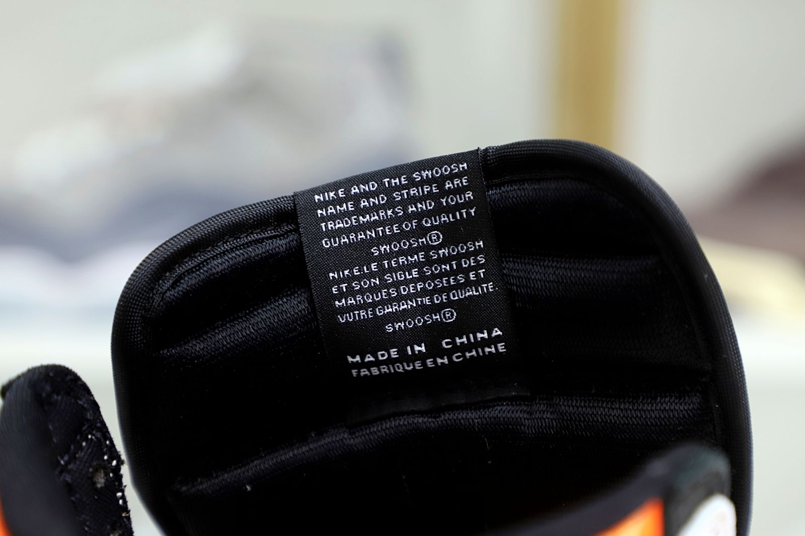 Air Jordan 1 Retro High OG Electro Orange'