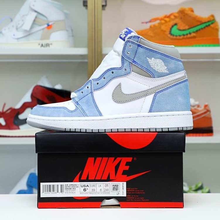AIR JORDAN 1 RETRO HIGH OG 'HYPER ROYAL'