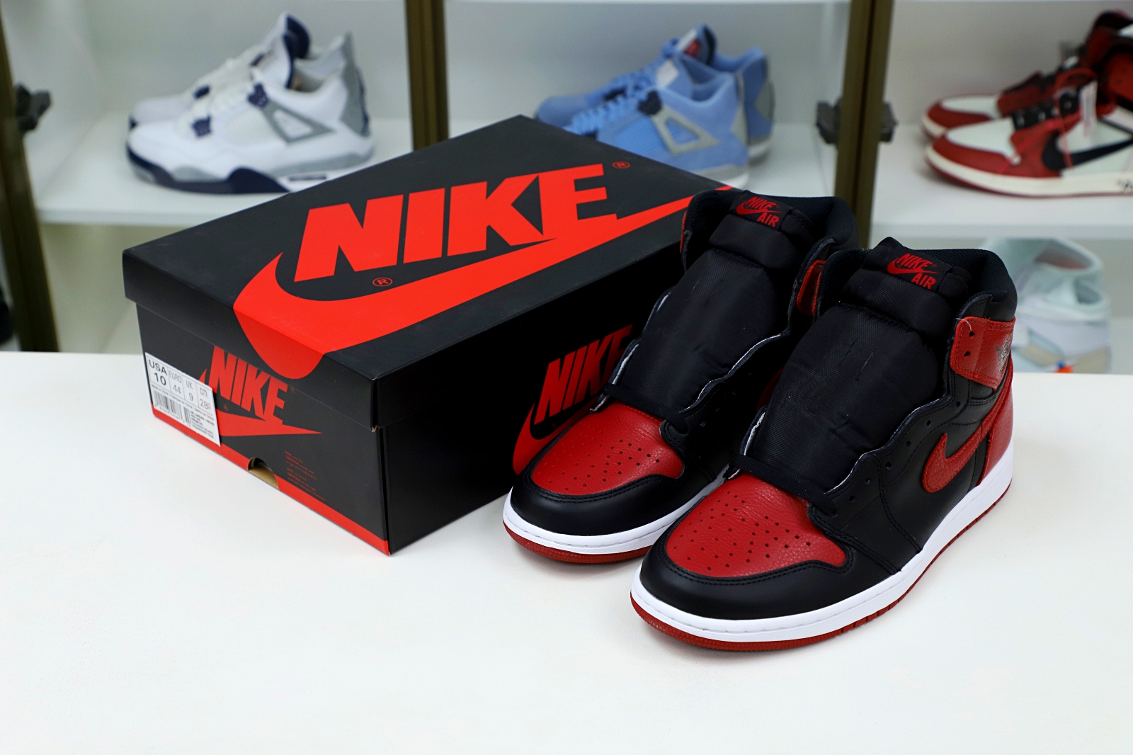 AIR JORDAN 1 RETRO HIGH OG 'BRED'