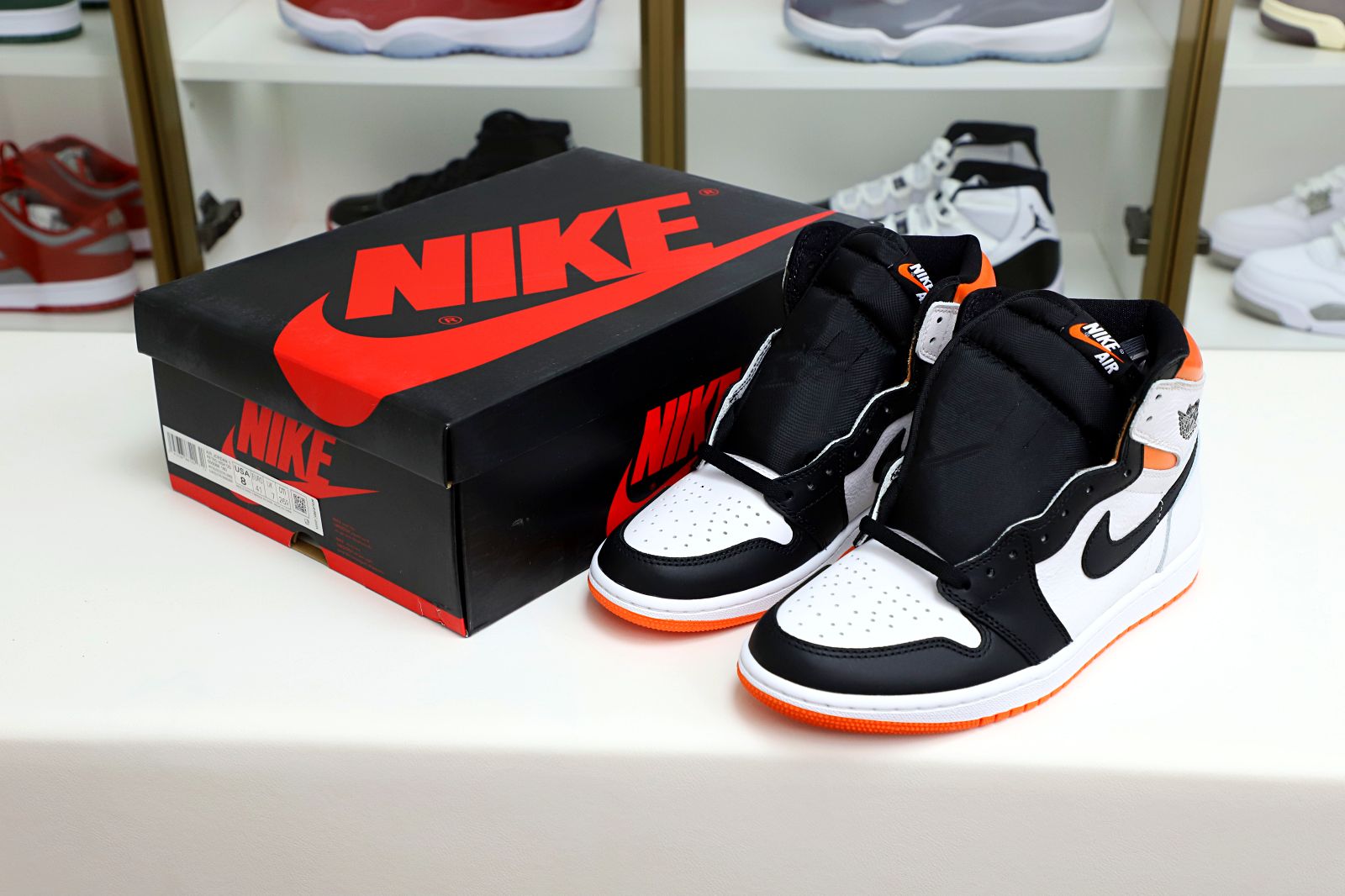 Air Jordan 1 Retro High OG Electro Orange'