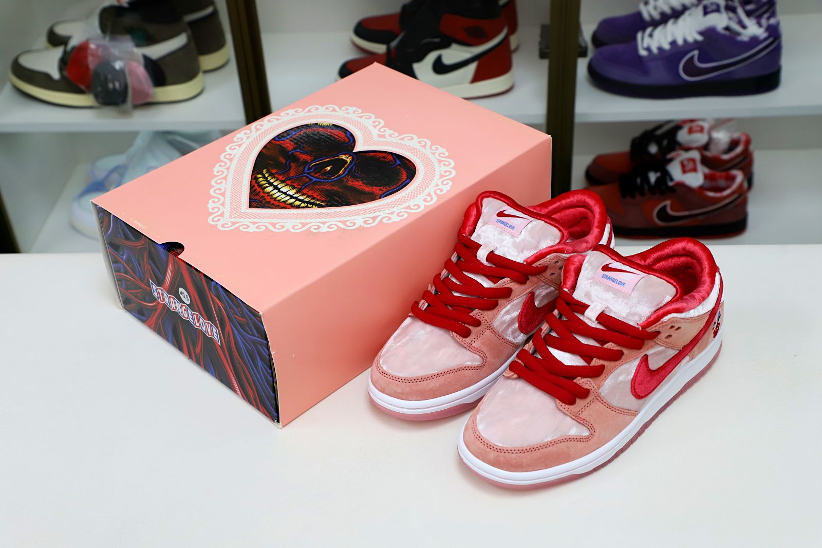 STRANGELOVE X DUNK LOW SB 'VALENTINE'S DAY'