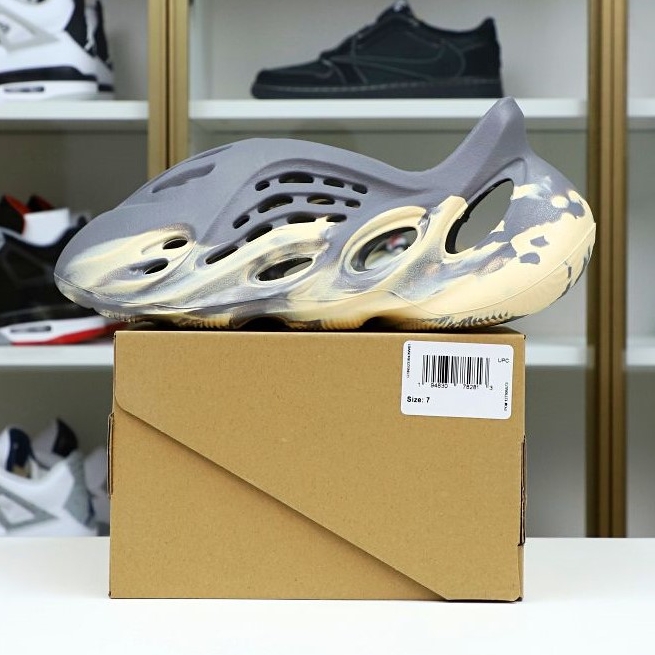 YEEZY FOAM RUNNER 'MXT MOON GREY'