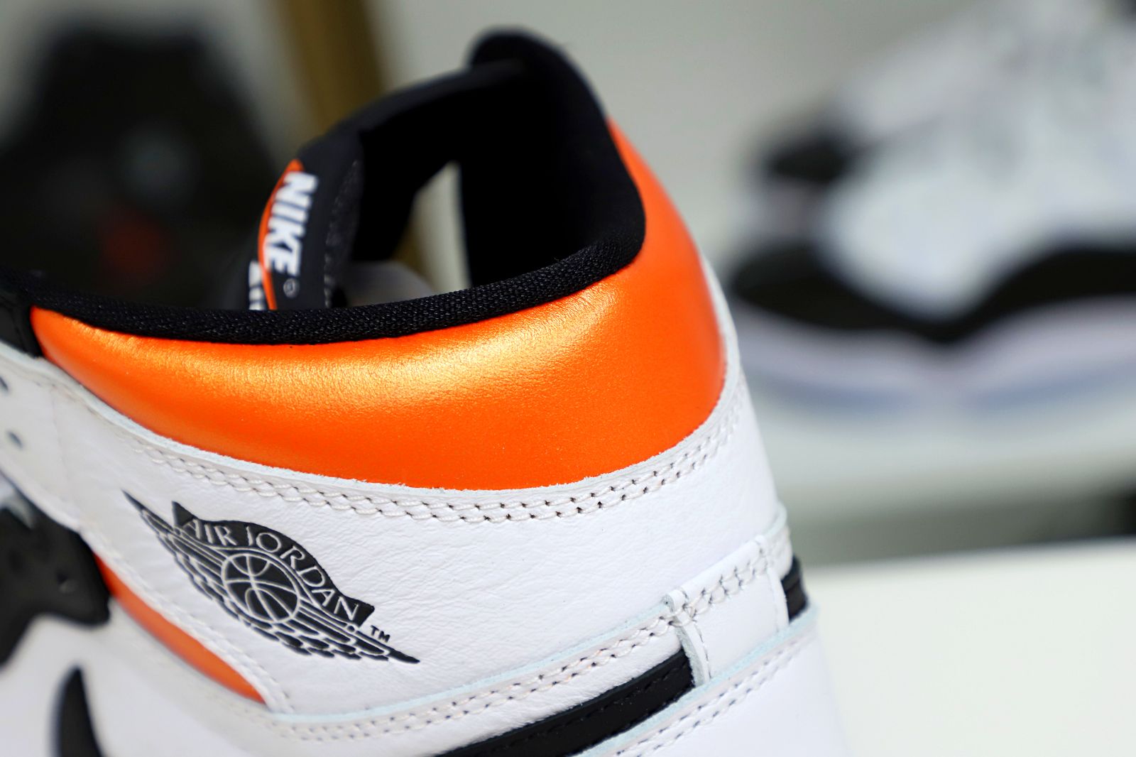 Air Jordan 1 Retro High OG Electro Orange'