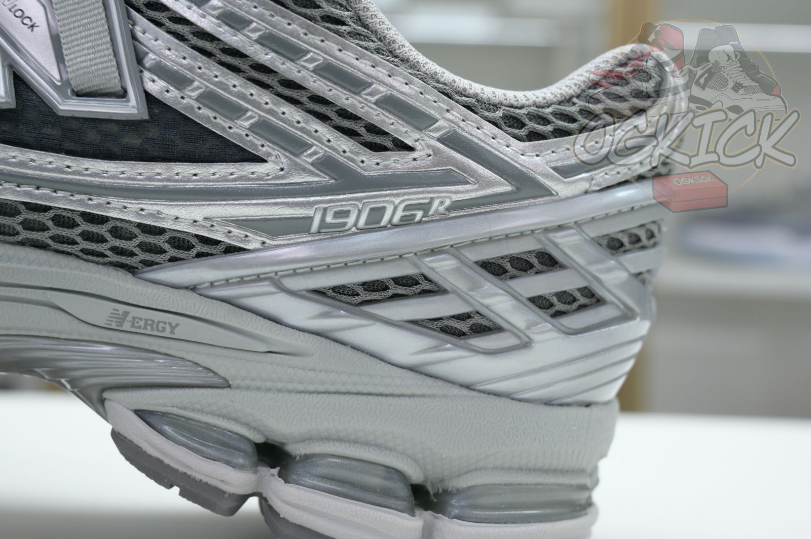 New Balance NB 1906R Y2K