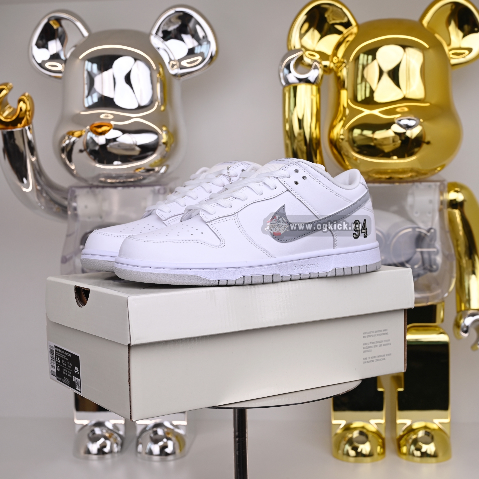 Supreme x Nike Dunk SB Low HQ8487-100